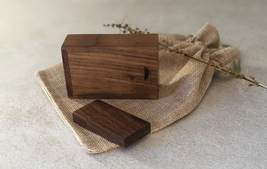 Walnut Mini Box + USB set with engraving